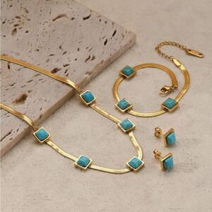 Chic Gold Bracelet blue stone A1613